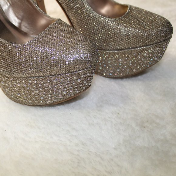 Gold Heels - Picture 3 of 4